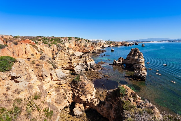 Photo camilo beach in lagos, algarve region in portugal