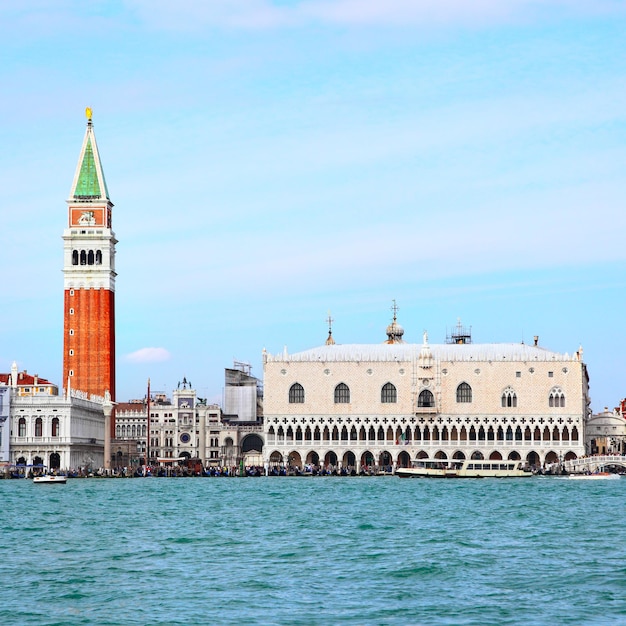 Campanile en Dogenpaleis in Venetië, Italië