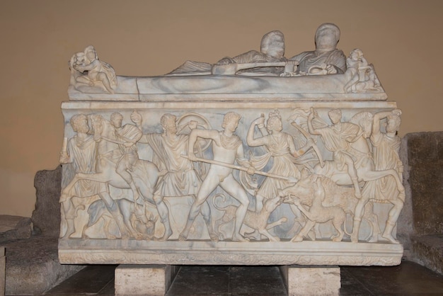 Campidoglio museum bas relief marble container with hunting episode