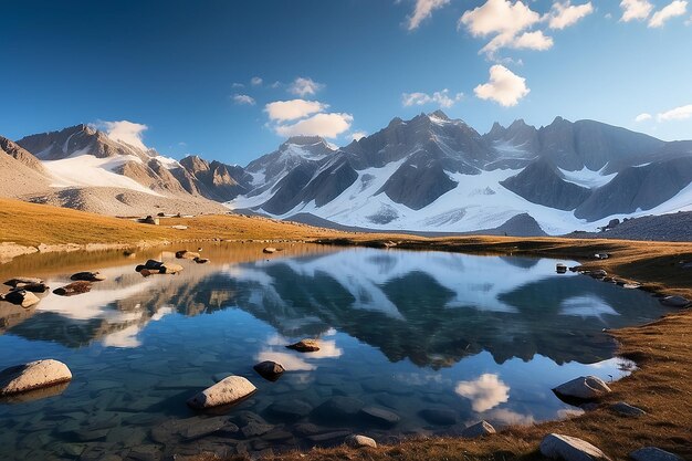 Photo camping with tent near high altitude lake on the alps reflection of snowcapped mountain range and scenic