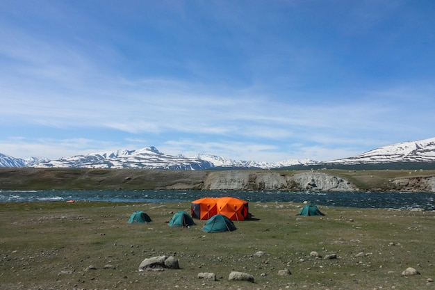 Photo campsite and tent in the mountains with nobody