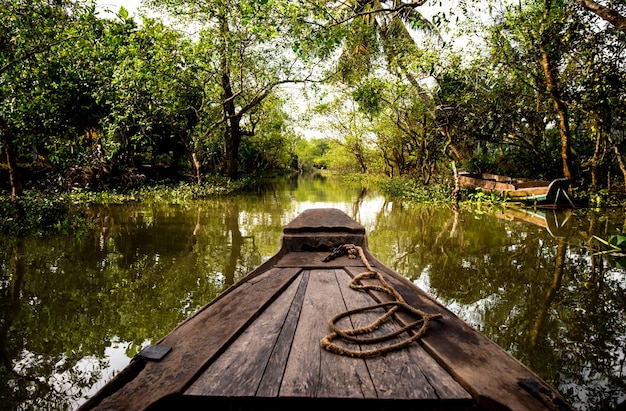 Can tho boat tour through narrow mekong canals to Vietnamese villages