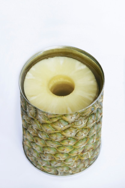 Can whith pineapple covered in pineapple style