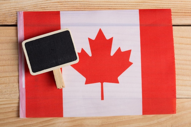 캐나다 국기와 빈 칠판 복사 공간
