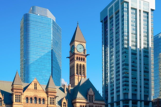 Canada Toronto City Hall Square en de wolkenkrabbers op de achtergrond Uitzicht op de stad in de dag