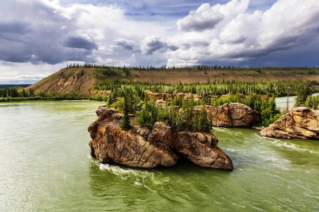 Canadese landschappen van de Klondike