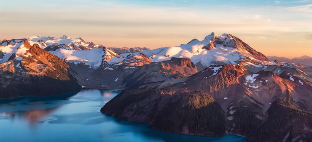 Photo canadian mountain landscape sunset aerial panorama background