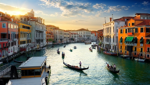 Canal Grande in Venetië bij de zonsondergang, Italië