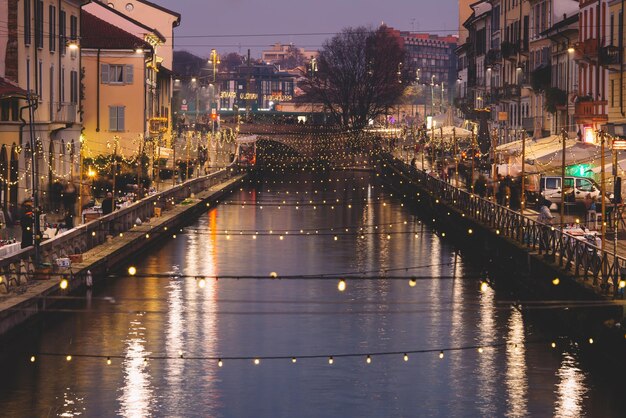 クリスマスにミラノの運河