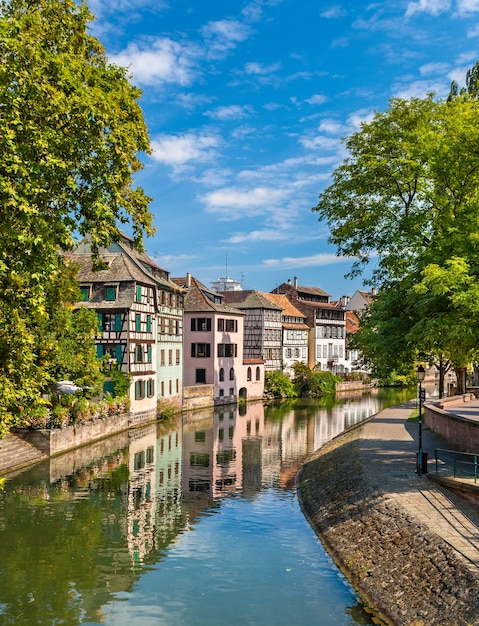 Canale nella zona della petite france di strasburgo