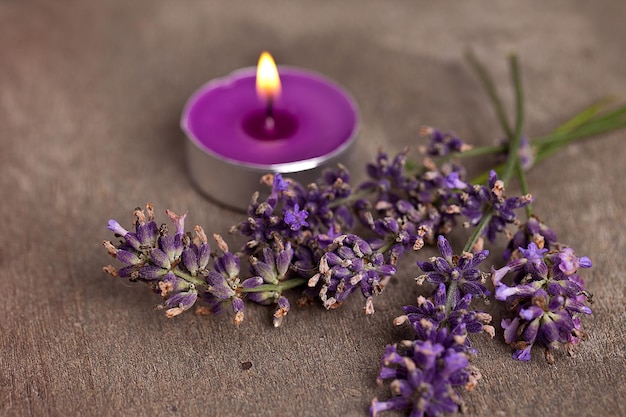 Candela con fiamma alla lavanda