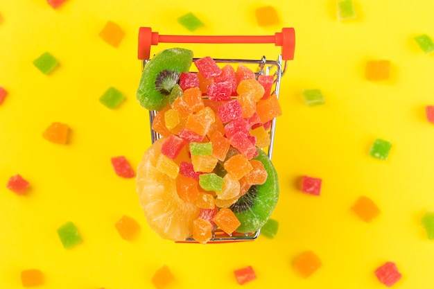 Photo candied fruit in shopping cart