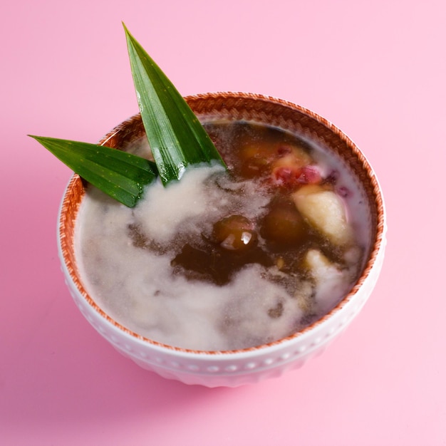 Candil Porridge または Salak Seeds 断食明けに人気のタクジル もち米粉から作られる