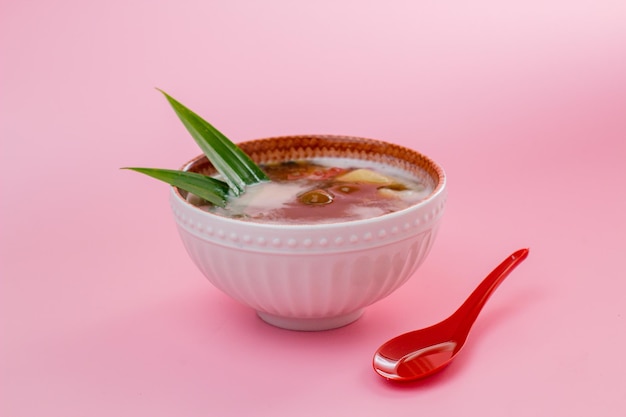 Foto porridge candil o semi di salak popolare takjil per rompere il digiuno a base di farina di riso glutinoso
