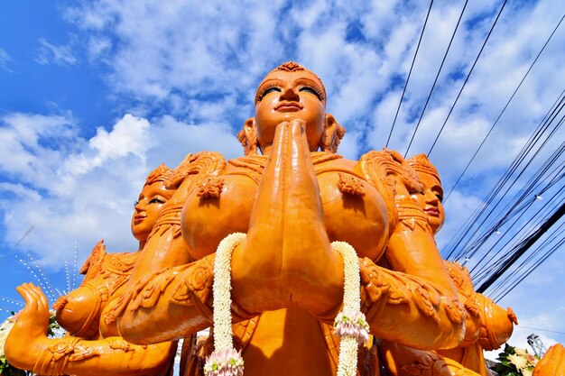 Foto festa delle candele in thailandia. candela e persone. candela nel tempio.