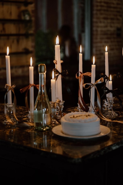 Photo candlelight flickers adding a touch of enchantment to any setting