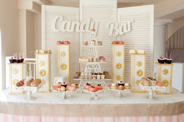 Candy Bar. Heerlijk zoet buffet met cupcakes. Zoet vakantiebuffet met cupcakes en andere desserts.