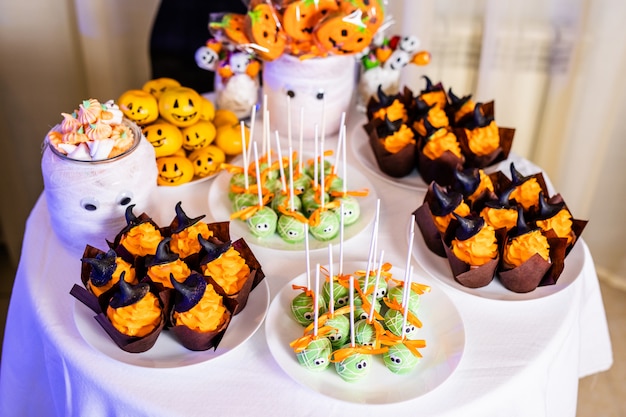 Candy bar met snoep voor de viering van Halloween