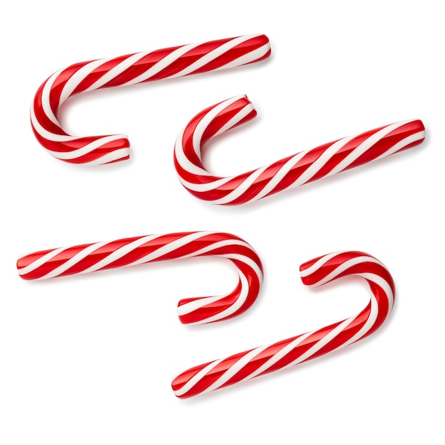 Foto bastoncino di zucchero - dolcetto della tradizione natalizia e del giorno di san nicola. set di dolci su sfondo bianco. disposizione piatta, vista dall'alto
