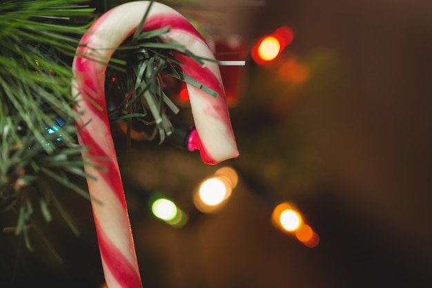 candy cane opknoping op kerstboom