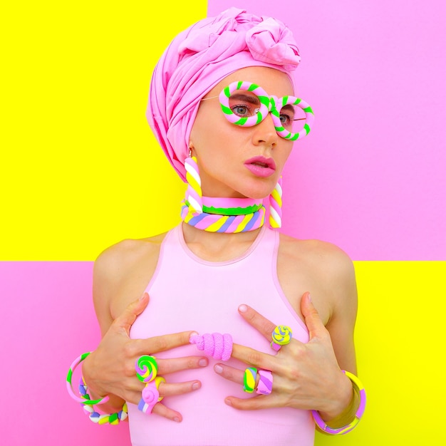 Candy Summer Lady в сладких аксессуарах. Ванильный модный стиль