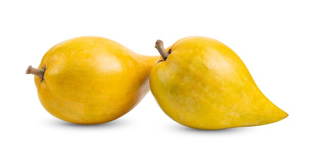 Photo canistel fruit (egg fruit, tiesa, yellow sapote, canistelsapote, chesa, pouteria lucuma) isolated on white background