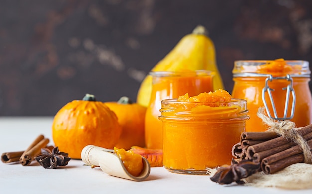 Canned organic pumpkin puree, cinnamon and anise. Ingredient for Thanksgiving, autumn or winter recipes.