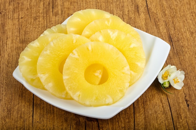 Canned pineapple