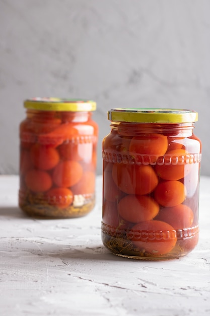 Photo canned tomatoes in glass jar