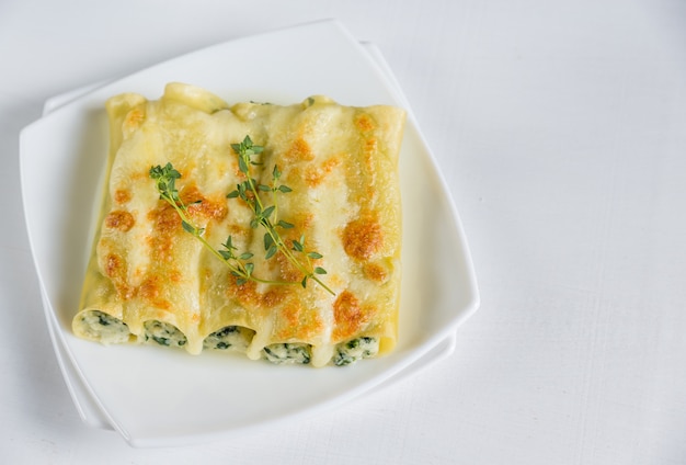 Cannelloni met ricotta en spinazie