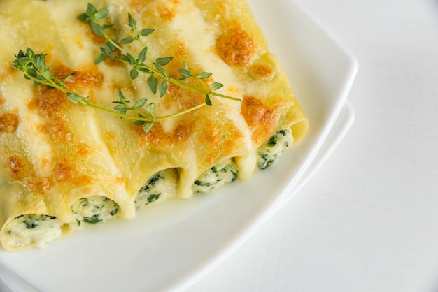 Cannelloni met ricotta en spinazie