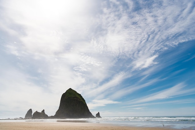 Cannon strand landschap oregon usa hooiberg rock