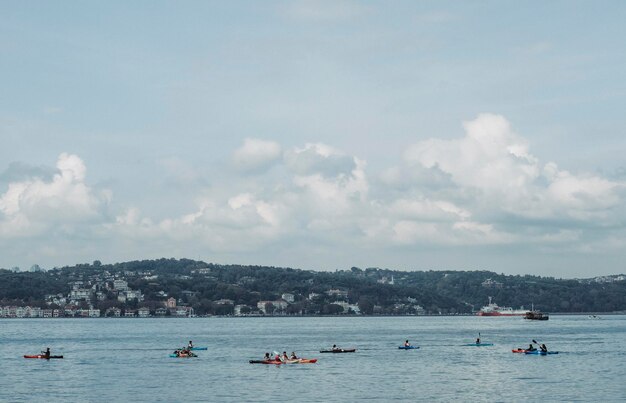 Foto canoa sul mare