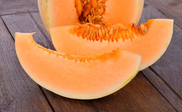 Cantaloupe slices