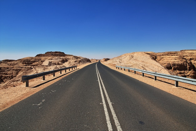 Canyon in de Sahara woestijn, Soedan