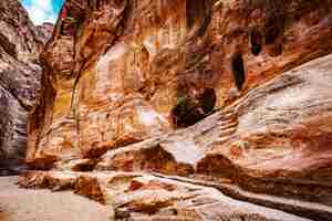 Photo canyon in mysterious petra jordan