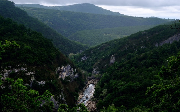 Каньон недалеко от Кутаиси, Грузия, горная река