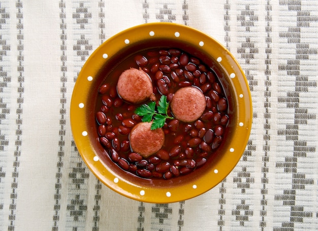 카 파리, 다양한 붉은 강낭콩, 매콤한 소시지 쵸 리즈로 만든 Caparrones 스페인 스튜