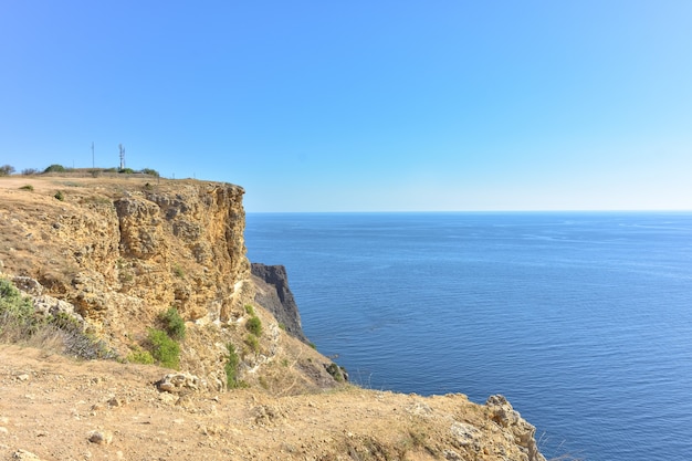 ケープフィオレント晴天の夏のケープフィオレントの黒海沿岸の美しい景色