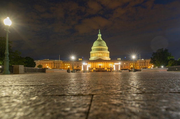 夜のキャピトルビル ワシントンD.C. キャピトルの外観写真 夕暮れのキャピトル