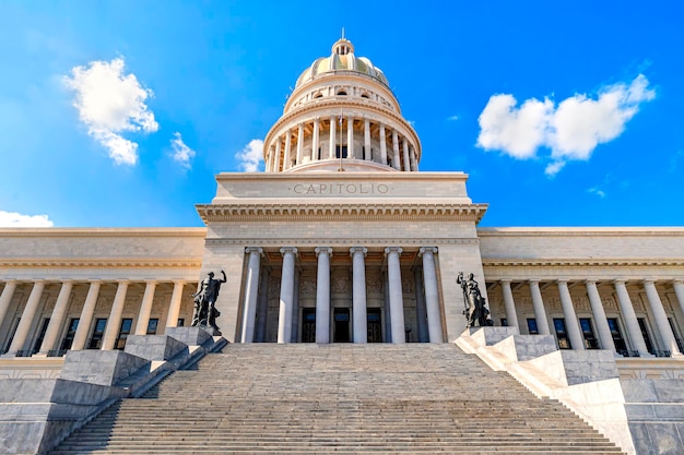 Foto scala d'ingresso del campidoglio lato sud havana cuba copia del campidoglio a washington negli stati uniti