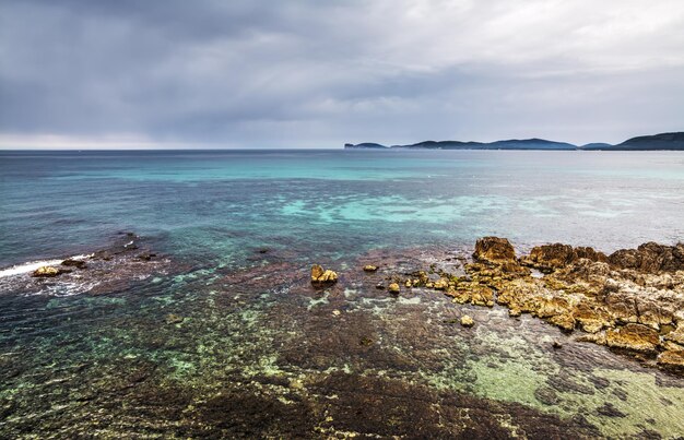 Capo Caccia под пасмурным небом Сардинии