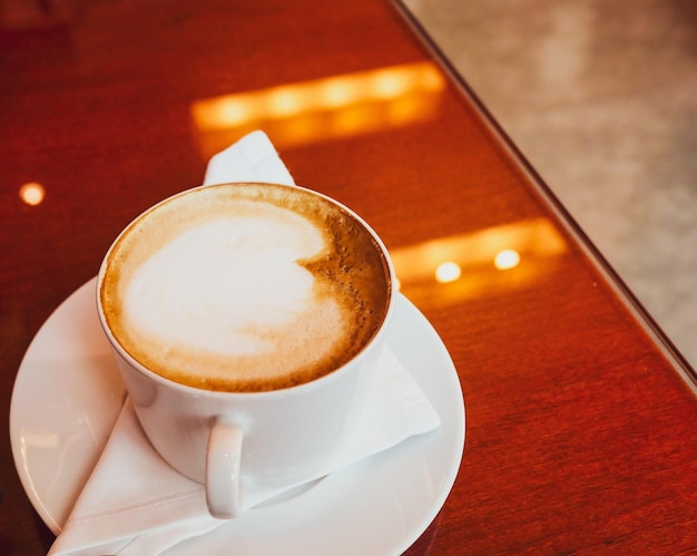 Foto cappuccino in een restaurant tijdens een koffiepauze