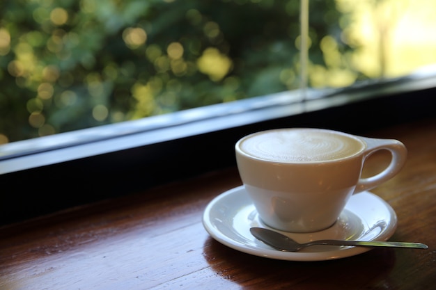 Cappuccino koffie op hout achtergrond