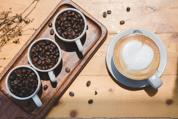 Photo cappuccino with coffee beans in a cup