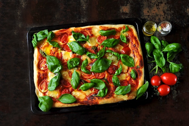 Caprese pizza. Keto dieet