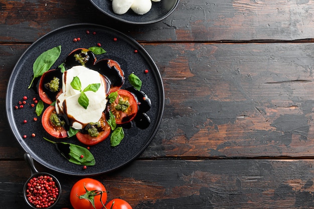 Caprese salade met cherrytomaatjes en peper