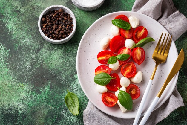 Caprese salade met tomaten en mozzarella