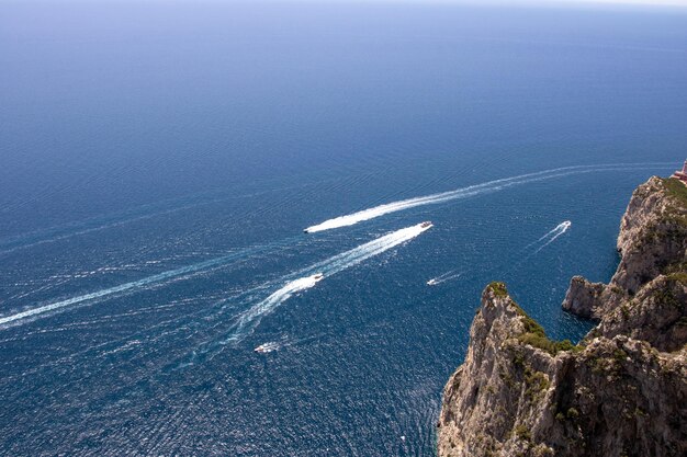 Остров Капри море и горы Горы Капри Море Капри Красивые пейзажи Капри