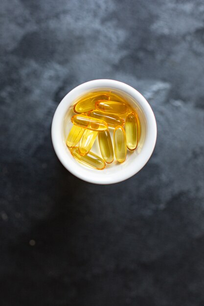 capsules vitamines omega 3 of hyaluronzuur voedingssupplement voor cosmetische doeleinden of versterking van de immuniteit van het lichaam